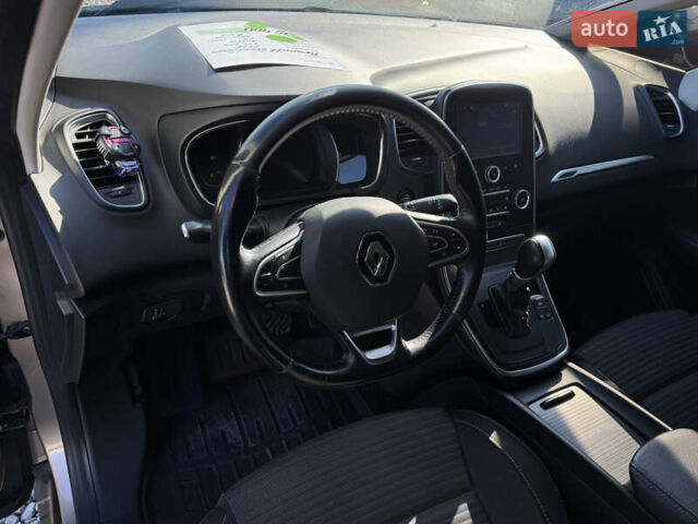 Бежевий Рено Гранд Сценік, об'ємом двигуна 1.5 л та пробігом 200 тис. км за 15900 $, фото 19 на Automoto.ua