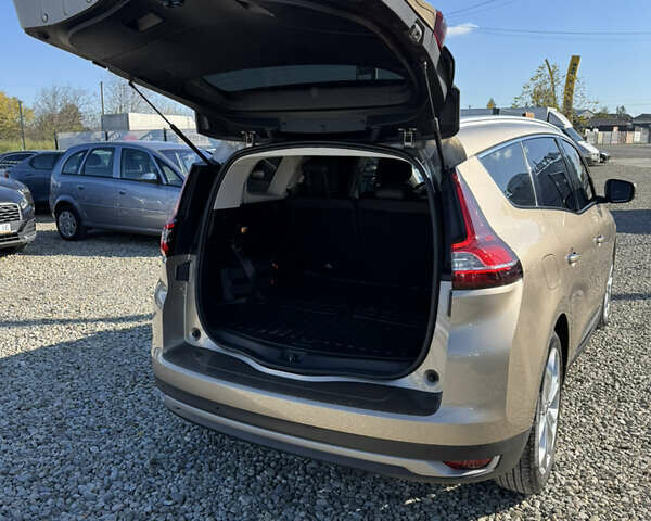 Бежевий Рено Гранд Сценік, об'ємом двигуна 1.5 л та пробігом 200 тис. км за 15900 $, фото 24 на Automoto.ua