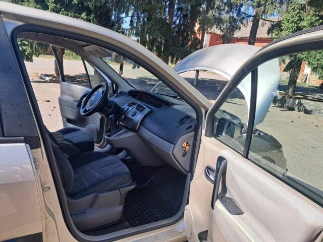 Бежевый Рено Гранд Сценик, объемом двигателя 2 л и пробегом 220 тыс. км за 4200 $, фото 9 на Automoto.ua