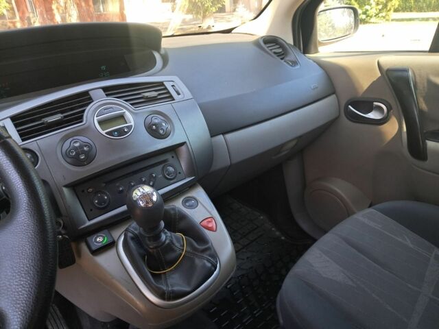 Бежевый Рено Гранд Сценик, объемом двигателя 2 л и пробегом 220 тыс. км за 4200 $, фото 5 на Automoto.ua