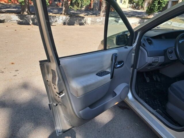 Бежевый Рено Гранд Сценик, объемом двигателя 2 л и пробегом 220 тыс. км за 4200 $, фото 8 на Automoto.ua