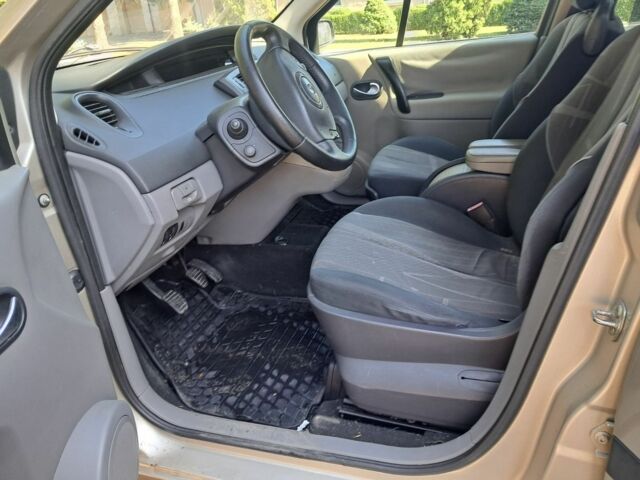 Бежевый Рено Гранд Сценик, объемом двигателя 2 л и пробегом 220 тыс. км за 4200 $, фото 4 на Automoto.ua