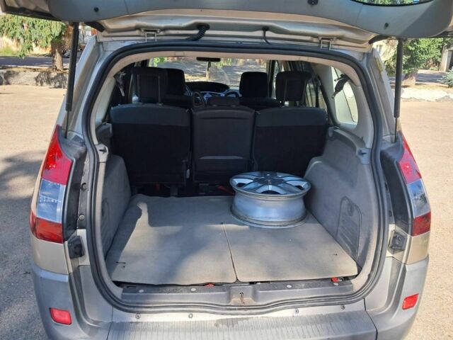 Бежевый Рено Гранд Сценик, объемом двигателя 2 л и пробегом 220 тыс. км за 4200 $, фото 17 на Automoto.ua