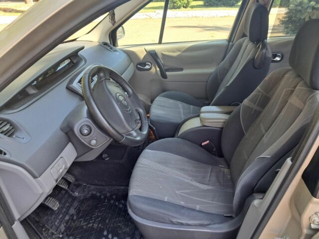 Бежевый Рено Гранд Сценик, объемом двигателя 2 л и пробегом 220 тыс. км за 4200 $, фото 3 на Automoto.ua