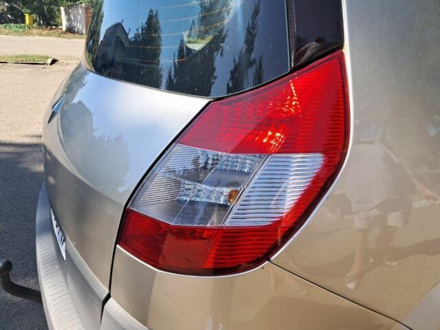 Бежевый Рено Гранд Сценик, объемом двигателя 2 л и пробегом 220 тыс. км за 4200 $, фото 10 на Automoto.ua