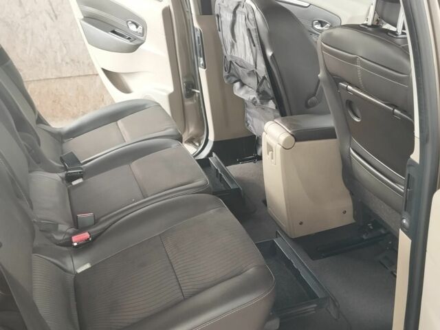 Бежевый Рено Гранд Сценик, объемом двигателя 1.5 л и пробегом 381 тыс. км за 8200 $, фото 4 на Automoto.ua