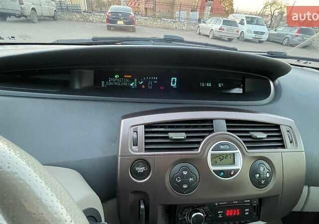 Черный Рено Гранд Сценик, объемом двигателя 1.6 л и пробегом 201 тыс. км за 4450 $, фото 1 на Automoto.ua