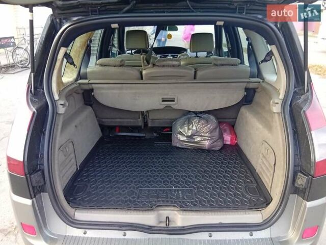 Черный Рено Гранд Сценик, объемом двигателя 1.9 л и пробегом 290 тыс. км за 3850 $, фото 12 на Automoto.ua