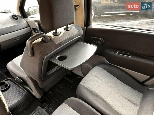 Черный Рено Гранд Сценик, объемом двигателя 1.6 л и пробегом 280 тыс. км за 3600 $, фото 19 на Automoto.ua