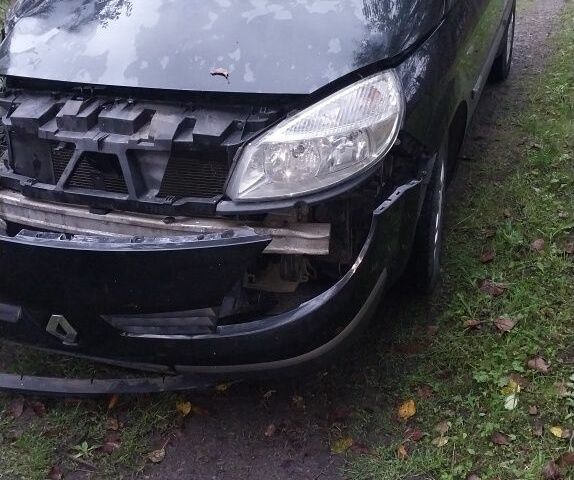 Рено Гранд Сценік 2004 у Сколе на Automoto.ua Чорний Рено Гранд Сценік, об'ємом двигуна 0 л та пробігом 276 тис. км за 1700 $, фото 1 на Automoto.ua