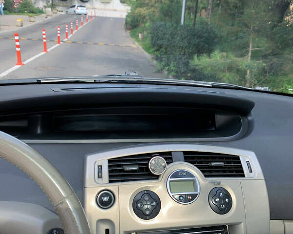 Черный Рено Гранд Сценик, объемом двигателя 2 л и пробегом 360 тыс. км за 5200 $, фото 19 на Automoto.ua