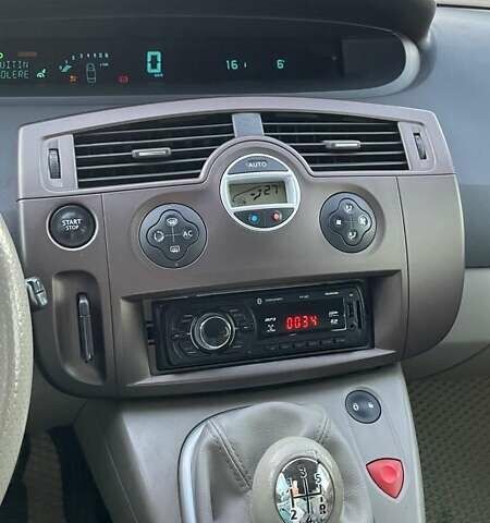 Черный Рено Гранд Сценик, объемом двигателя 1.6 л и пробегом 201 тыс. км за 4450 $, фото 4 на Automoto.ua