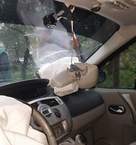 Рено Гранд Сценік 2004 у Сколе на Automoto.ua Чорний Рено Гранд Сценік, об'ємом двигуна 1.6 л та пробігом 275 тис. км за 2000 $, фото 1 на Automoto.ua