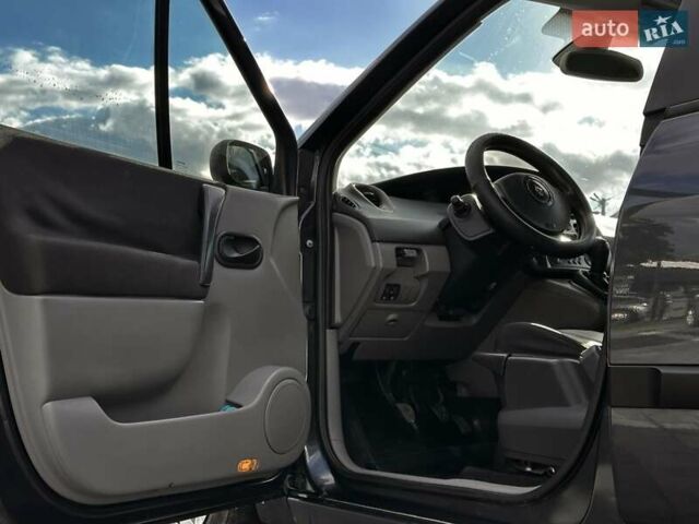 Черный Рено Гранд Сценик, объемом двигателя 1.6 л и пробегом 280 тыс. км за 3600 $, фото 1 на Automoto.ua