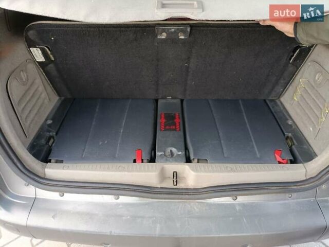 Черный Рено Гранд Сценик, объемом двигателя 1.9 л и пробегом 484 тыс. км за 4400 $, фото 5 на Automoto.ua