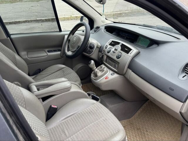 Черный Рено Гранд Сценик, объемом двигателя 2 л и пробегом 280 тыс. км за 4450 $, фото 8 на Automoto.ua