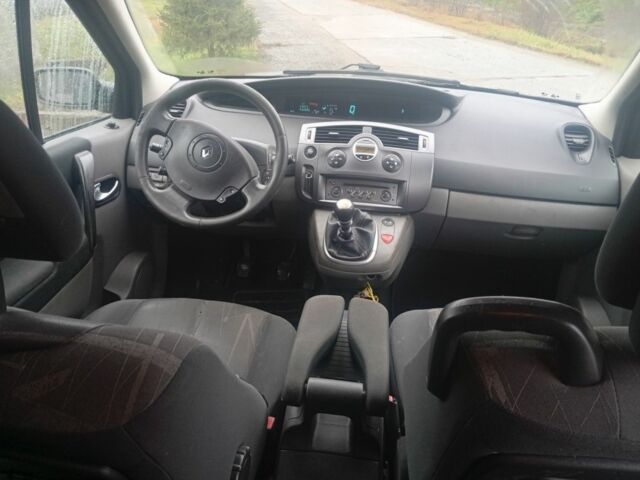 Чорний Рено Гранд Сценік, об'ємом двигуна 0 л та пробігом 250 тис. км за 1950 $, фото 4 на Automoto.ua