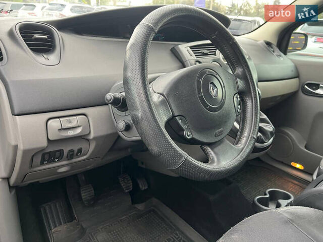 Черный Рено Гранд Сценик, объемом двигателя 1.9 л и пробегом 283 тыс. км за 4000 $, фото 13 на Automoto.ua