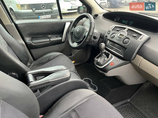 Черный Рено Гранд Сценик, объемом двигателя 1.9 л и пробегом 283 тыс. км за 4000 $, фото 12 на Automoto.ua