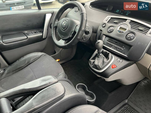 Черный Рено Гранд Сценик, объемом двигателя 1.9 л и пробегом 283 тыс. км за 4000 $, фото 11 на Automoto.ua