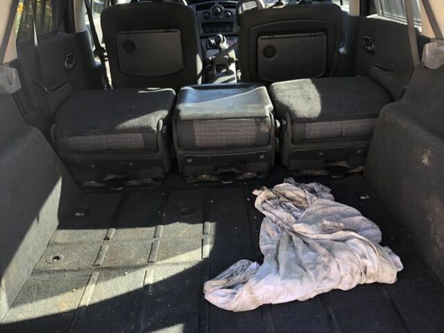 Черный Рено Гранд Сценик, объемом двигателя 1.9 л и пробегом 350 тыс. км за 1750 $, фото 2 на Automoto.ua