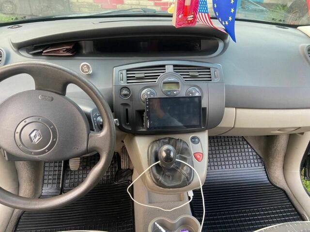 Чорний Рено Гранд Сценік, об'ємом двигуна 2 л та пробігом 280 тис. км за 1900 $, фото 2 на Automoto.ua