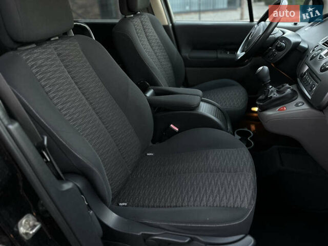 Черный Рено Гранд Сценик, объемом двигателя 2 л и пробегом 211 тыс. км за 5600 $, фото 42 на Automoto.ua