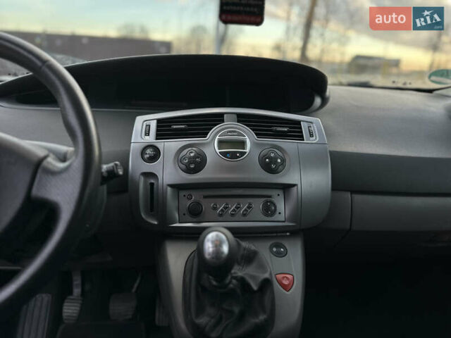Черный Рено Гранд Сценик, объемом двигателя 2 л и пробегом 211 тыс. км за 5600 $, фото 27 на Automoto.ua