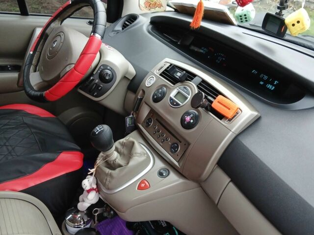 Чорний Рено Гранд Сценік, об'ємом двигуна 2 л та пробігом 270 тис. км за 6200 $, фото 4 на Automoto.ua