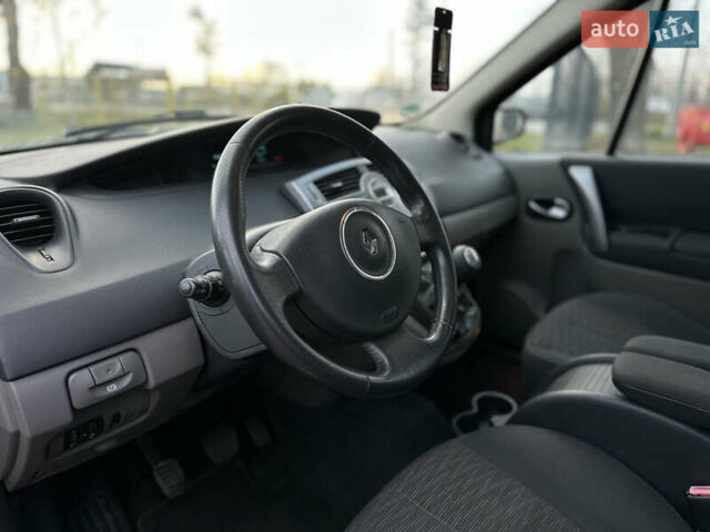 Черный Рено Гранд Сценик, объемом двигателя 2 л и пробегом 211 тыс. км за 5600 $, фото 20 на Automoto.ua