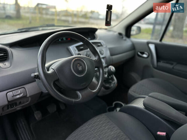 Черный Рено Гранд Сценик, объемом двигателя 2 л и пробегом 211 тыс. км за 5600 $, фото 19 на Automoto.ua