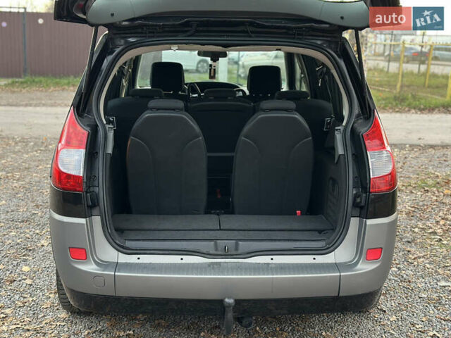 Черный Рено Гранд Сценик, объемом двигателя 2 л и пробегом 211 тыс. км за 5600 $, фото 37 на Automoto.ua