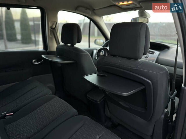 Черный Рено Гранд Сценик, объемом двигателя 2 л и пробегом 211 тыс. км за 5600 $, фото 34 на Automoto.ua