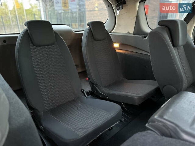 Черный Рено Гранд Сценик, объемом двигателя 2 л и пробегом 211 тыс. км за 5600 $, фото 33 на Automoto.ua