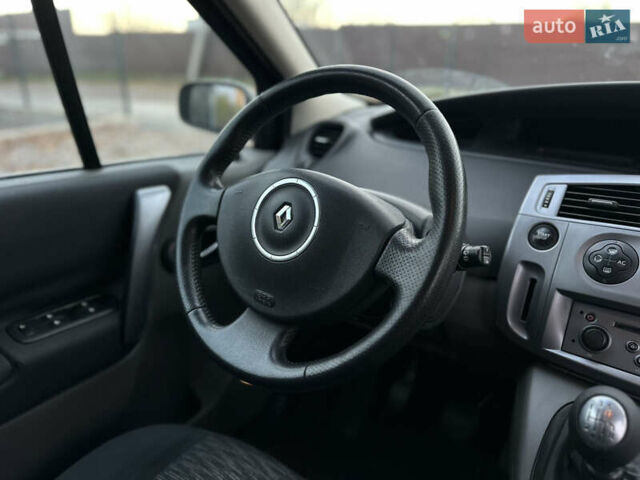 Черный Рено Гранд Сценик, объемом двигателя 2 л и пробегом 211 тыс. км за 5600 $, фото 45 на Automoto.ua