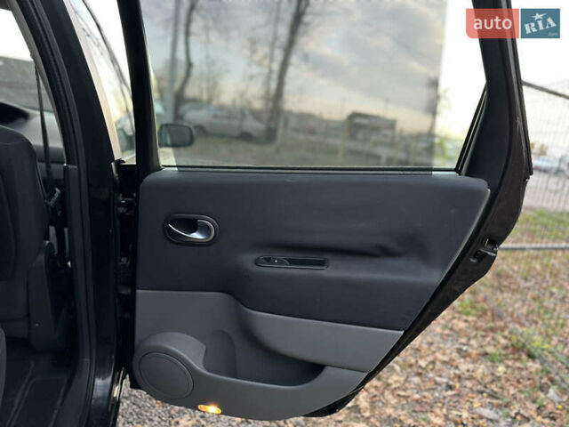 Черный Рено Гранд Сценик, объемом двигателя 2 л и пробегом 211 тыс. км за 5600 $, фото 36 на Automoto.ua