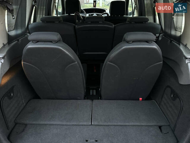 Черный Рено Гранд Сценик, объемом двигателя 2 л и пробегом 211 тыс. км за 5600 $, фото 38 на Automoto.ua