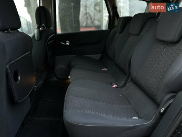 Черный Рено Гранд Сценик, объемом двигателя 2 л и пробегом 211 тыс. км за 5600 $, фото 31 на Automoto.ua