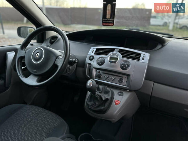 Черный Рено Гранд Сценик, объемом двигателя 2 л и пробегом 211 тыс. км за 5600 $, фото 44 на Automoto.ua
