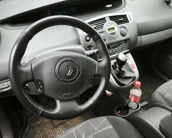 Черный Рено Гранд Сценик, объемом двигателя 2 л и пробегом 280 тыс. км за 3950 $, фото 6 на Automoto.ua