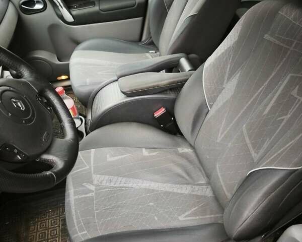 Черный Рено Гранд Сценик, объемом двигателя 2 л и пробегом 280 тыс. км за 3950 $, фото 3 на Automoto.ua