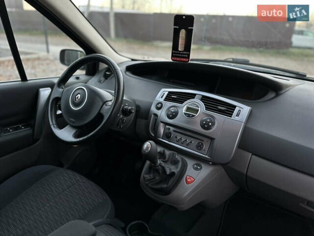 Черный Рено Гранд Сценик, объемом двигателя 2 л и пробегом 211 тыс. км за 5600 $, фото 43 на Automoto.ua