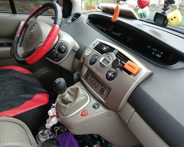 Черный Рено Гранд Сценик, объемом двигателя 2 л и пробегом 270 тыс. км за 6200 $, фото 3 на Automoto.ua