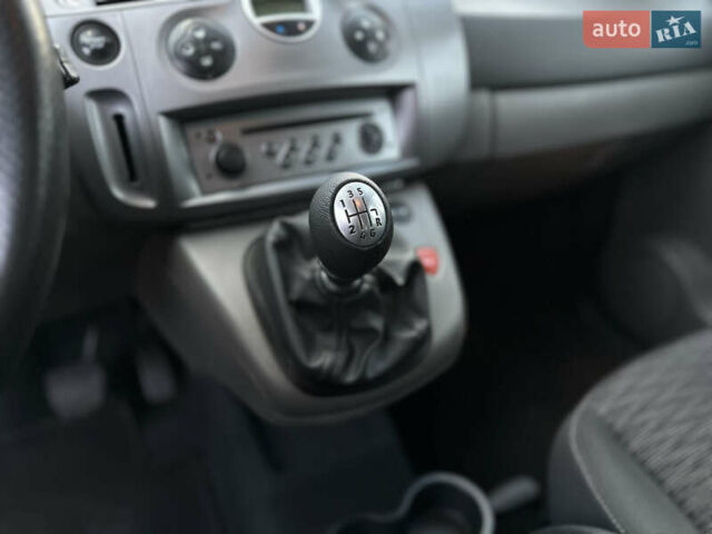 Черный Рено Гранд Сценик, объемом двигателя 2 л и пробегом 211 тыс. км за 5600 $, фото 26 на Automoto.ua