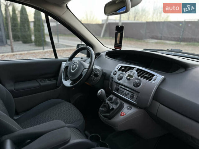 Черный Рено Гранд Сценик, объемом двигателя 2 л и пробегом 211 тыс. км за 5600 $, фото 40 на Automoto.ua