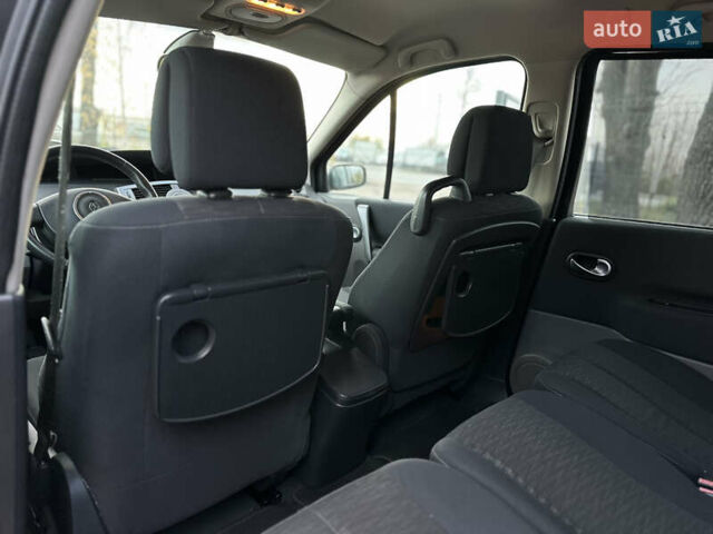 Черный Рено Гранд Сценик, объемом двигателя 2 л и пробегом 211 тыс. км за 5600 $, фото 30 на Automoto.ua