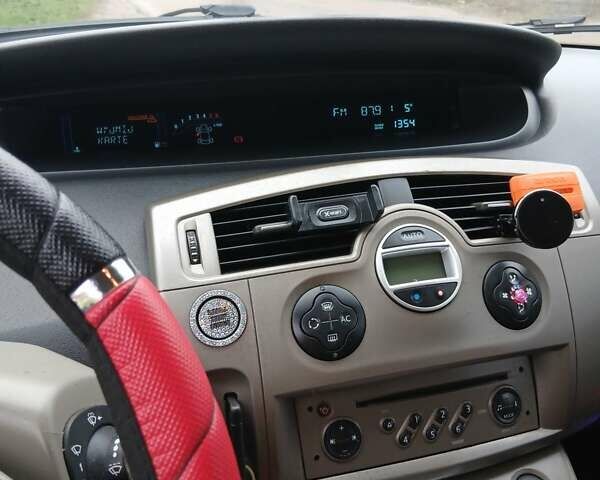 Черный Рено Гранд Сценик, объемом двигателя 2 л и пробегом 270 тыс. км за 6200 $, фото 6 на Automoto.ua