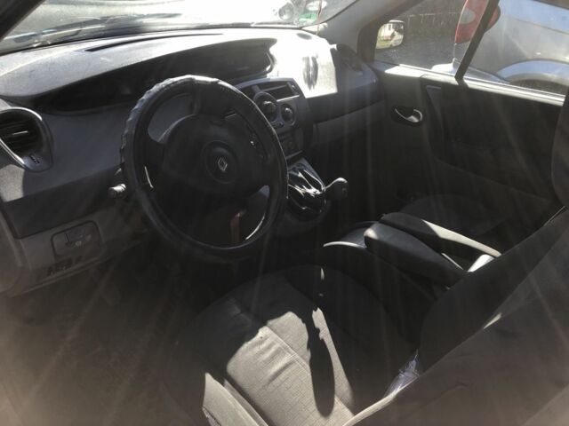 Черный Рено Гранд Сценик, объемом двигателя 1.9 л и пробегом 350 тыс. км за 1750 $, фото 5 на Automoto.ua