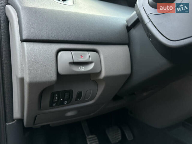 Черный Рено Гранд Сценик, объемом двигателя 2 л и пробегом 211 тыс. км за 5600 $, фото 23 на Automoto.ua