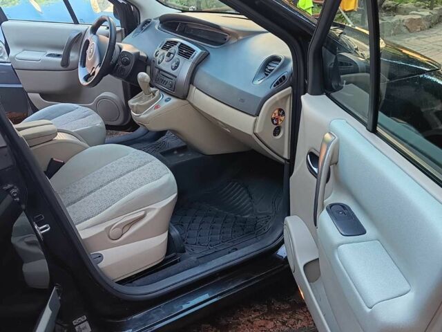 Чорний Рено Гранд Сценік, об'ємом двигуна 2 л та пробігом 262 тис. км за 6299 $, фото 2 на Automoto.ua